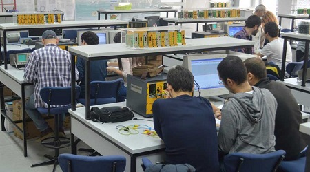 Haberleşme laboratuvarı genel görünümü